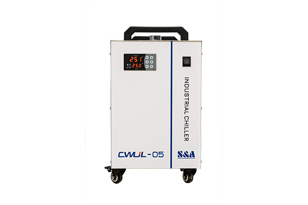 Assembling laser cooling water tank